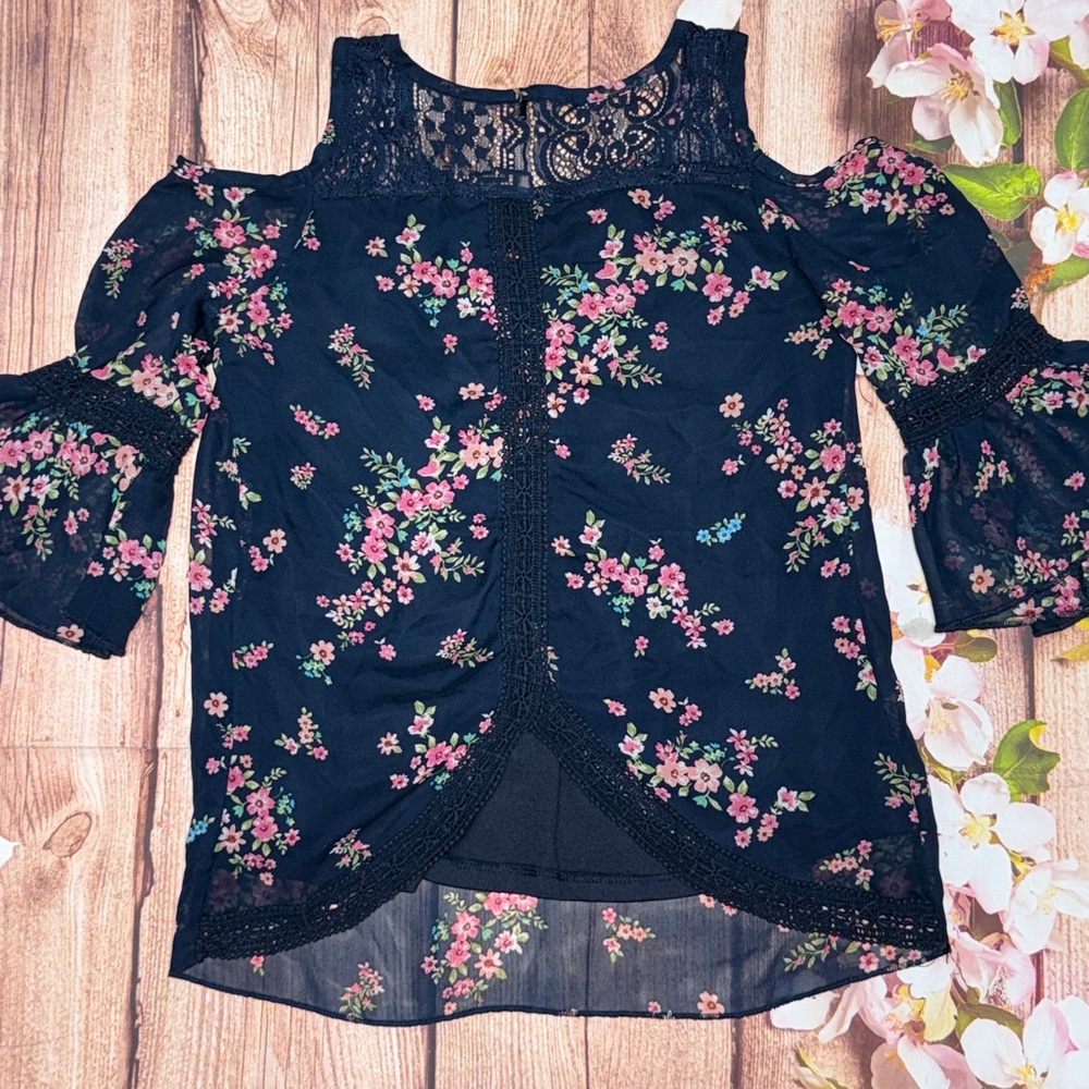 Arizona Jean Company Floral Lace Cold Shoulder Blouse - Picture 2 of 3
